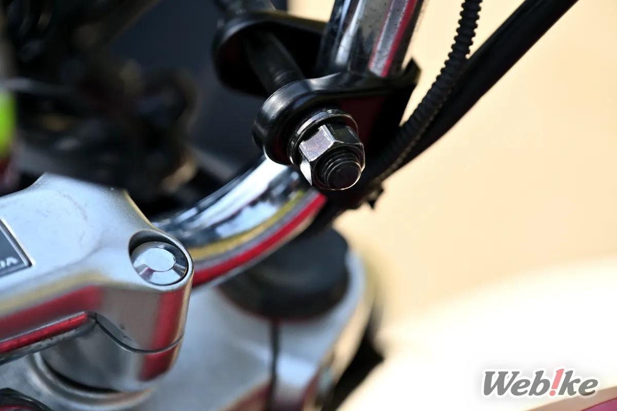 Installation of the limited edition Monkey Triple Silhouette Windshield on the Monkey125 (1)