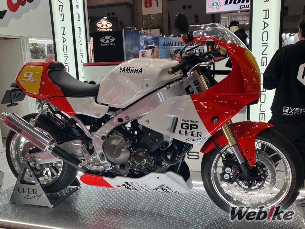 Der neue SESMIC-IV 3-1 Auspuff von OVER Racing wird ausgestellt! XSR900 GP Custom im Stil der 80er Jahre zieht ebenfalls die Blicke auf sich [Tokyo Motorcycle Show 2025]