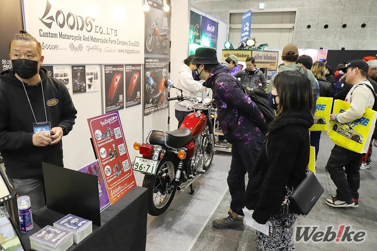 Traditional Narrow Tank by GOODS for the modern SR400FI displayed at the Osaka Motorcycle Show (3)