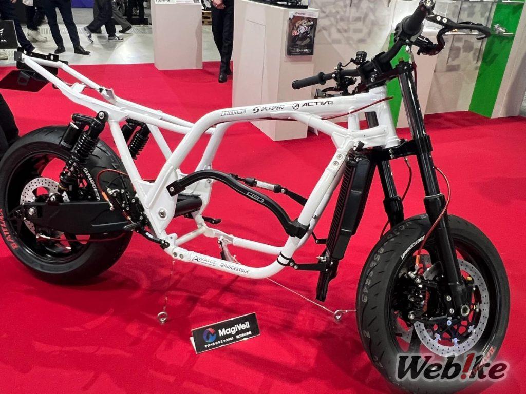 Customized ZRX1200 DAEG und „Skeleton“-Basis für T.O.T.-Maschine von ACTIVE! [NAGOYA-Motorradmesse 2025]