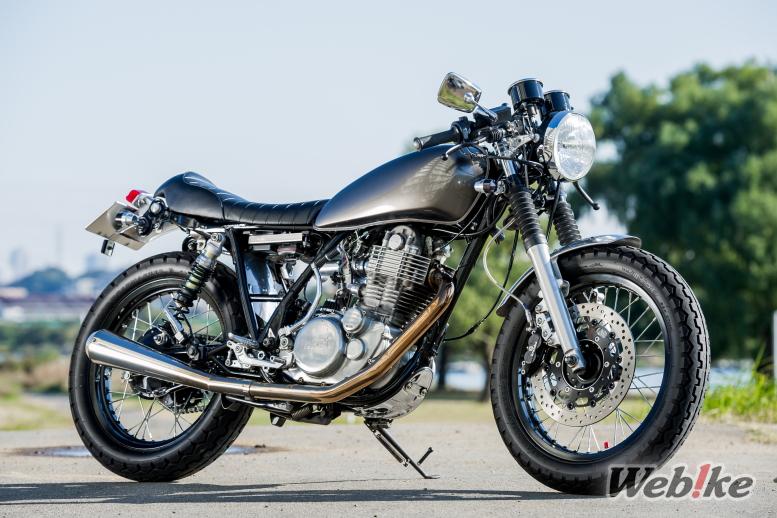Ein Cafe Racer mit Stil und entsprechender Leistung: YAMAHA SR400 Benutzerdefiniert von Orange Boulevard